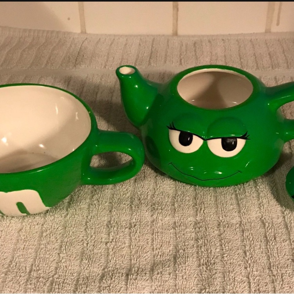 Vintage M&M'S Green Teapot and Cup Set - Picture 3 of 4